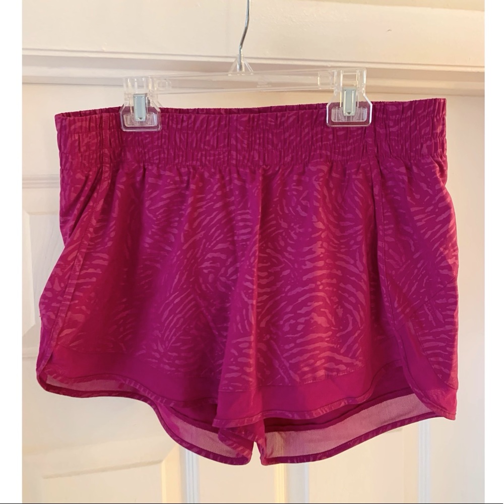 Athleta Mesh Racer Run Short 4” size medium